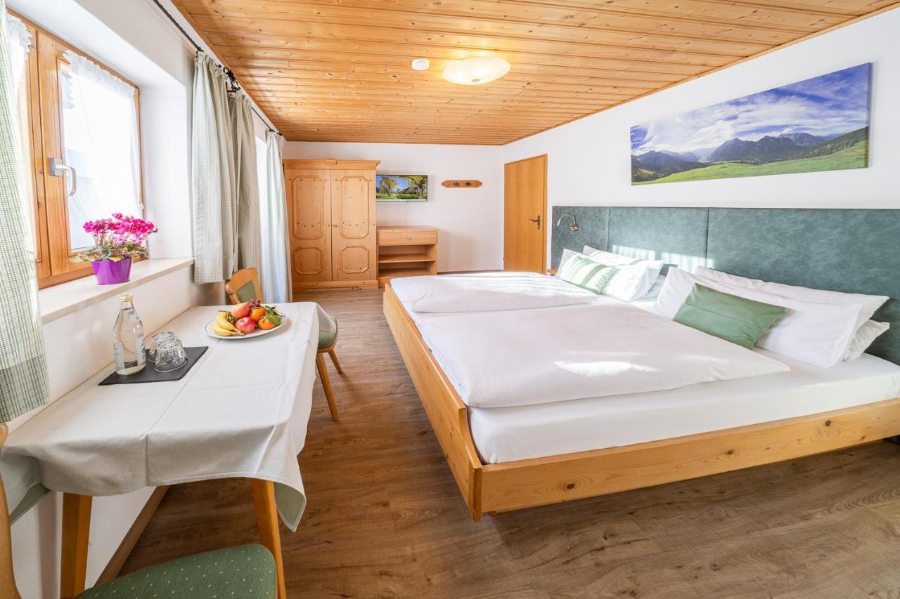 Fruehstueckspension Gaestehaus Zum Weissen Roessl Wallgau Exterior foto