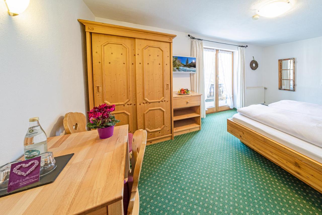 Fruehstueckspension Gaestehaus Zum Weissen Roessl Wallgau Exterior foto